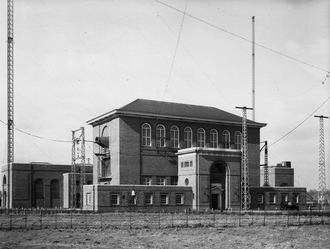 1926 8277 View of front of Building 13th April 1933.JPG (1)